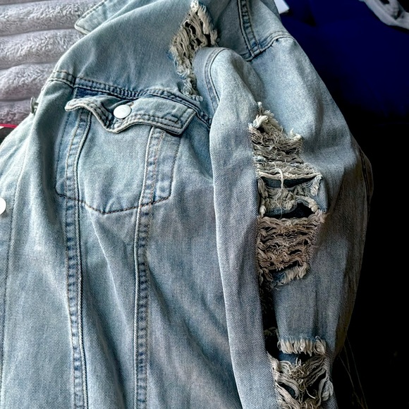 Vintage Jean jacket distressed , oversized , tags missing! - Picture 8 of 9